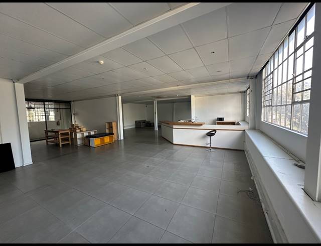 250M² OFFICE TO LET IN WOODSTOCK
